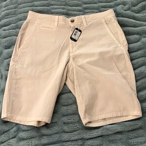 Johnnie-O Nassau 33” waist Shorts